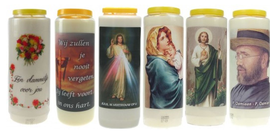 Bedrukte noveenkaars met religieuze afbeelding